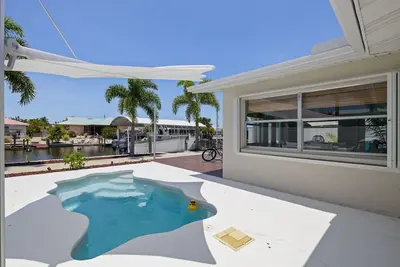Image de Waterfront Bungalow with Pool in Matlacha Isles