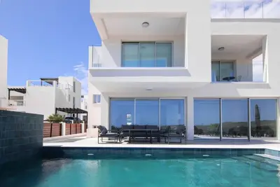 Image de Phaedrus Living: Luxury Seaview Coral Bay Villa
