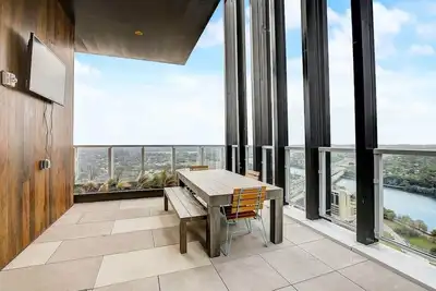 Image de Modern Rainey St Oasis - Pool & Stunning Views