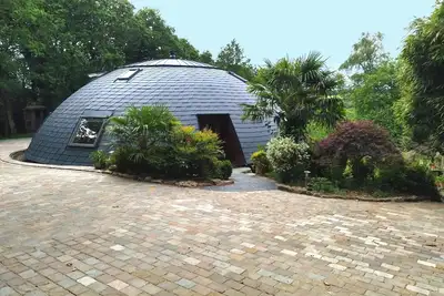 Image de Maison ronde nature et mer à proximité