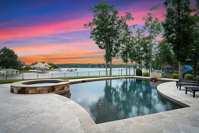 Image de Paradise Pointe by AvantStay | Lakefront + Views + Playset