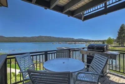 Image de Lakefront Haven:Lakefront Condo! Located in the Village! Community Spa & Pool! Private Dock!