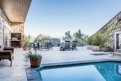 Image de Tuscany in Camps Bay - Mediterranean Elegance with Breathtaking Views