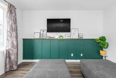 Image de The Green Bohemian: 3-bedroom furnished mid-term rental, 3mins to CanTire Centre