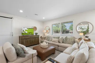 Image de Stylish Scottsdale Retreat + Big Backyard + Grill