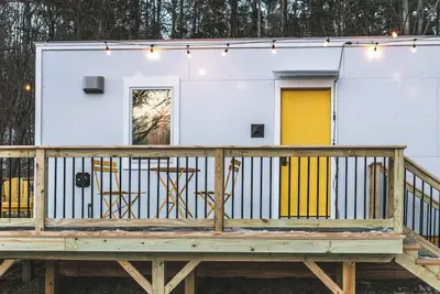 Image de Modern Tiny House w\/hot tub & river near Stowe