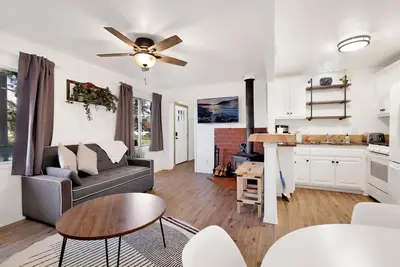 Image de The Cottage at Shay Meadows by Big Bear Vacations