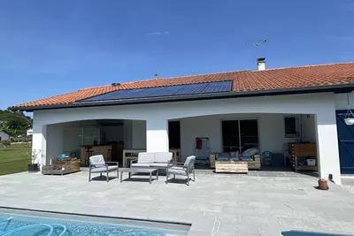 Image de Maison individuelle avec piscine et grand jardin, 6-8 pers, Urt