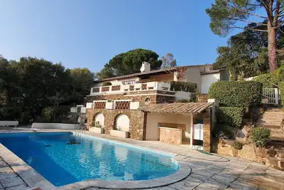 Image de Villa 4 chambres avec piscine privée et climatisation