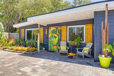 Image de Downtown Palm Harbor, Beach-vibe, sleeps up to 8