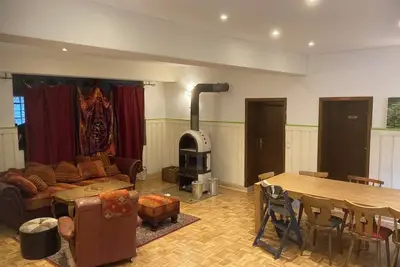 Image de Schnuckelige Gruppenunterkunft am Schwimmbad in Landau mit Sauna und Kletterwand