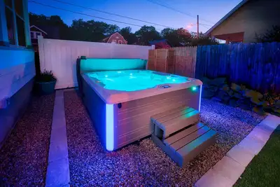 Image de Your Own Salt Water Hot Tub, Walk to Restaurants, & minutes to White Mountains