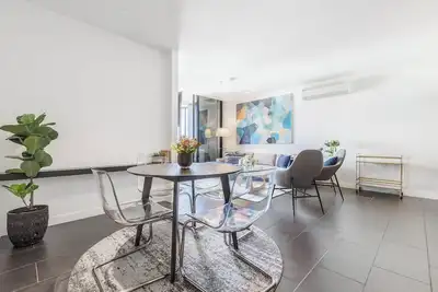 Image de Exclusive Top Floor Escape In Chic Arts Precinct