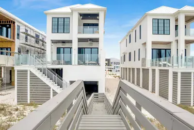 Image de Sea La Vie in Perdido Key | Beachfront + Pool & Fresh Interior!
