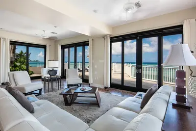 Image de KiToCay: Modern Beach House w/Over-the-Water Sun Deck & Private Beach Lot