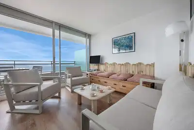 Image de Appartement pour 6 vue mer Ă 40m de la plage
