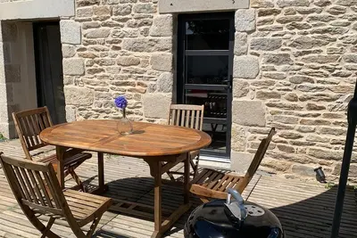 Image de Charmante maisonnette au milieu des chevaux (Insolite)