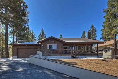 Image de Wooden Gazebo Fire Pit, Game Room, Streaming Services, and More!