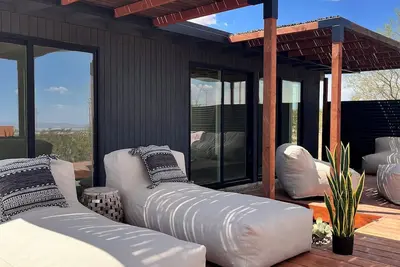 Image de Champagne Supernova•Modern Desert Chic w/ Stunning views. . . Hot Tub & Pool Table!