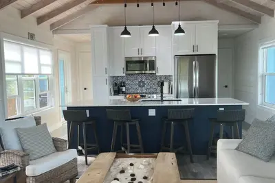 Green Turtle Cay Cottage. Sweet new cottage just steps from Bita Bay beach.