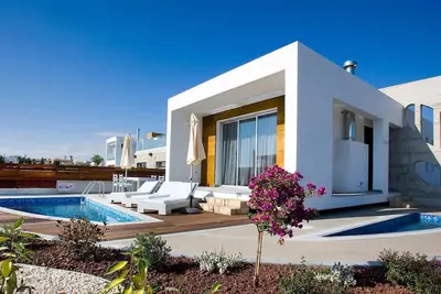Exclusive Luxury Beach Villas - Tourist Beach Location - Prime Tourist Area  Sky