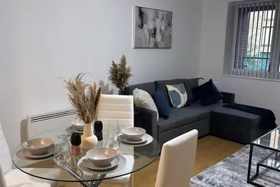 Image de Luxury 1-bedroom Apartment with private parking & balcony in city centre. \n