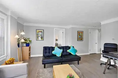 Image de Luxury Downtown Retreat - Prime Spot - Sleeps 6