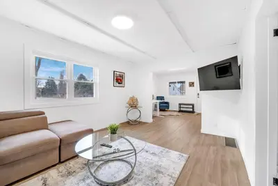 Image de 4 bed Lasalle getaway fully renovated