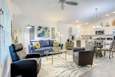 Image de Pet Friendly The Villages - Modern Comfortably Fully Furnished Rental