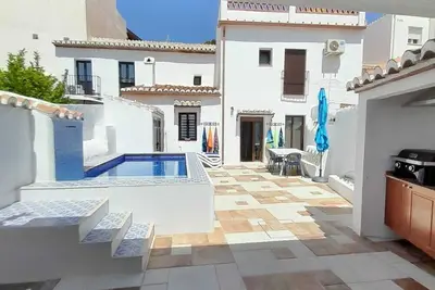 Image de The perfect location for a relaxing and luxurious holiday with family & friends.