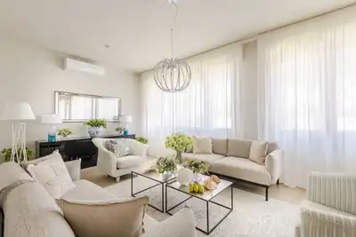 Image de Experience Beachfront Coastal Elegance at Ocean Breeze