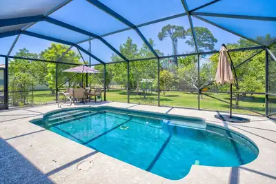 Image de Hobe Sound Private Oasis with pool on beautiful landscaped 1/2 acre