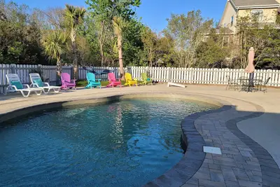 Image de \"Forget About It\" Guest Suite- 300 Steps To Beach! With pool