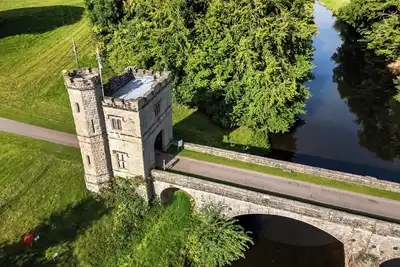Image de This is your chance to stay in a romantic Tower on the Glanusk estate in Crickhowell.