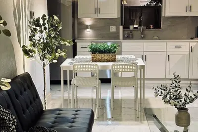 Image de Chateau Guest House, Delray Beach. Modern 3 king bed oasis just off Atlantic Ave