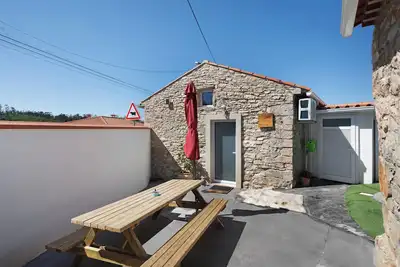 Image de Maison de vacances 'Palheiro Do Rei' avec terrasse partagée, Wi-Fi et climatisation