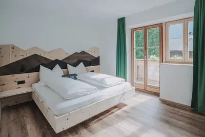 Image de Appartement \"Appartement Schönberg\" avec vue sur les montagnes, terrasse partagée et Wi-Fi