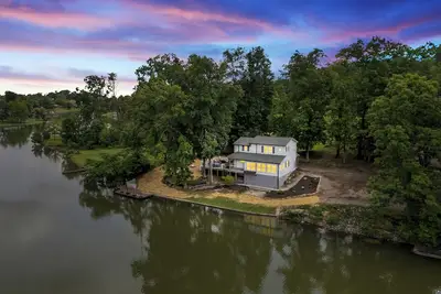 Image de Dreamy Skipping Stone Lake House