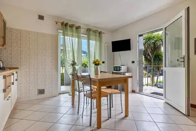 Image de Appartement 'N1 Appartamento Verde' avec vue sur la montagne, jardin partagé et balcon