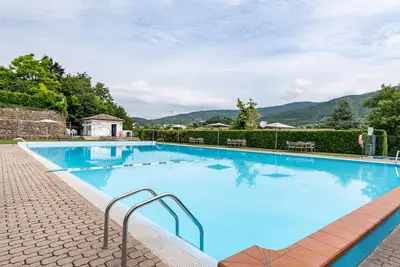 Mobile Home 'Ai Castagnari' avec piscine partagée et jardin privé