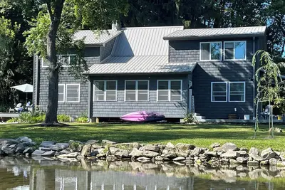 Image de Private Creekfront Cottage, Kayak & Fishing Retreat - Sleeps 8-10