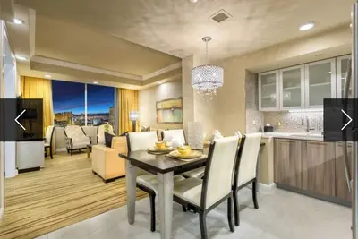 Image de 2-Bedroom Villa – 1, 300 Sq. Ft. With Living Space and Kitchen