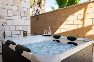 Villa 'I Love Baia Verde Spa' avec piscine privée, terrasse privée et climatisation