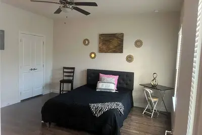 Image de Beachside Bungalow near Galveston w\/ Pool & Parking