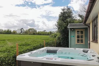 Te Papa, family friendly, with hot tub in North Petherton
