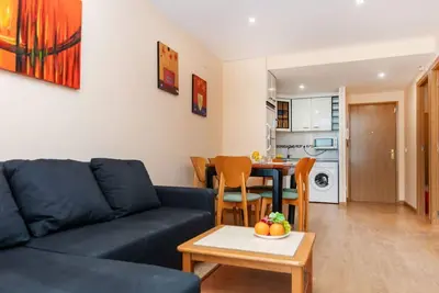 Image de Confortable appartement pour 4 personnes avec Wifi, climatisation, piscine, Tv et terrasse