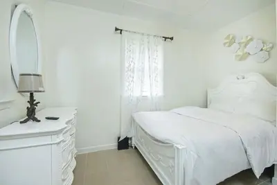 Image de A stylist home near the Airport Area