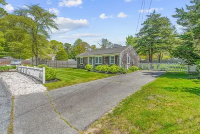 Image de Cottage Oasis by Lake with Kayaks, Fire Pit & a Huge Yard