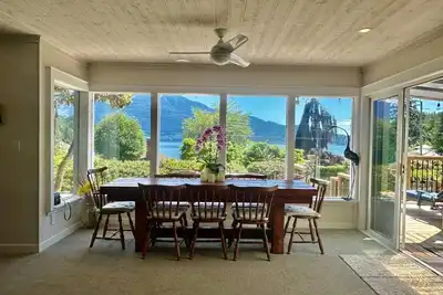Image de Ocean & Mountain View Captain's Cottage
