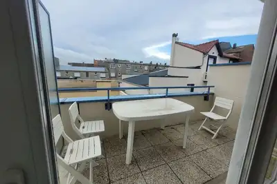 Image de Appartement pour 6 personnes, en centre-ville, avec terrasse exposée Sud, à deux pas de la mer